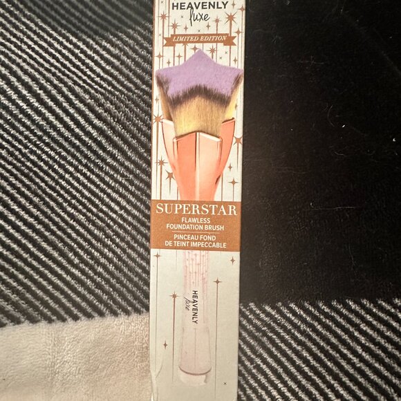 Limited Edition Star Foundation Brush It Cosmetics Non-Shedding NIB - Picture 4 of 4